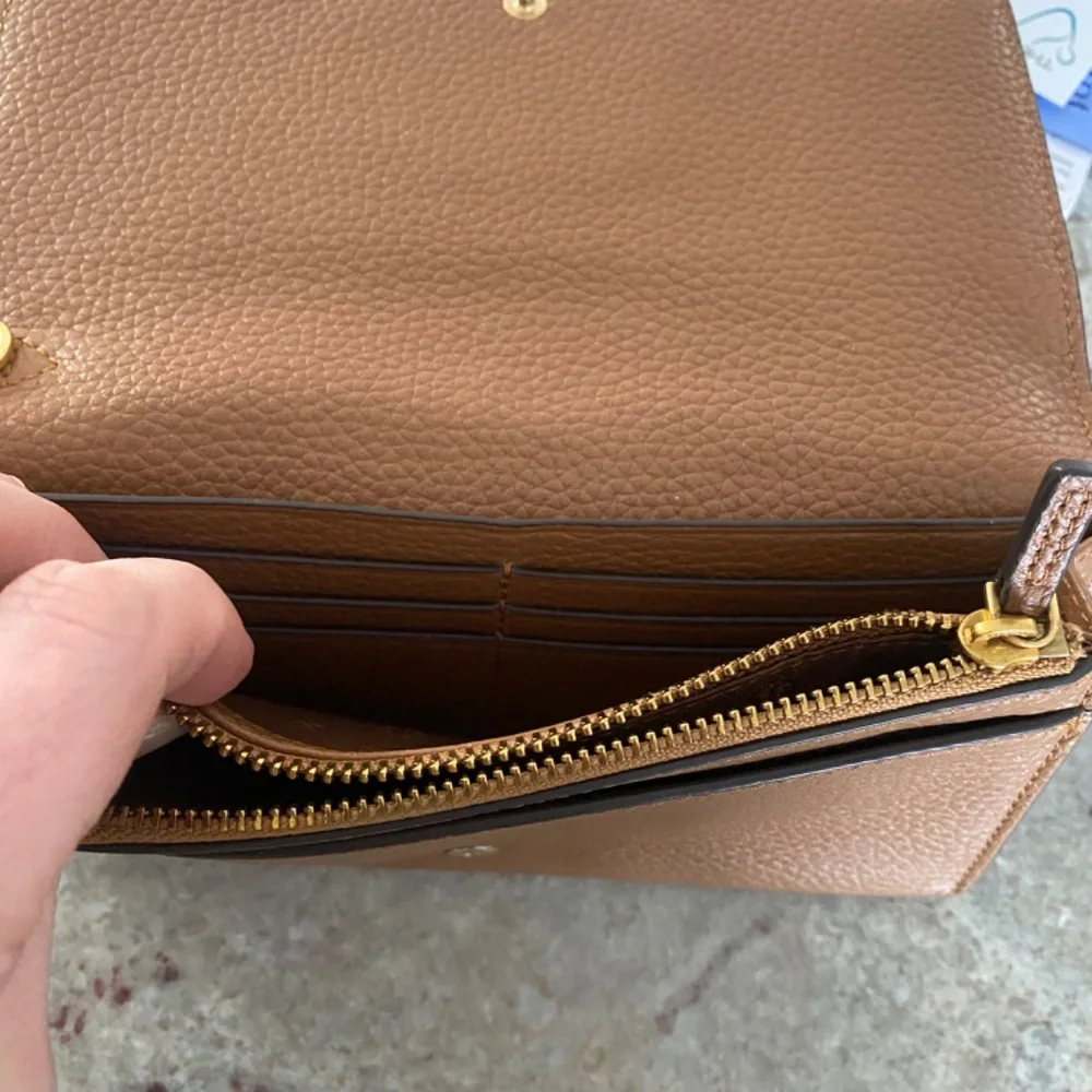 Tory Burch wallet - Picture 2 of 2